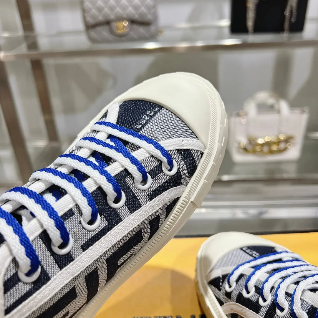 Couple style 💰460❤️Fendi Fendi's latest couple canvas shoes ❑ Fabric: Original customized imported jacquard canvas material ❑ Inner lining: Imported canvas material ❑ Sole: Original molded non-slip TPU outsole ❑ Bottom thickness: 2.5cm ❑ Size: Women's 35-40/Men's 39-45